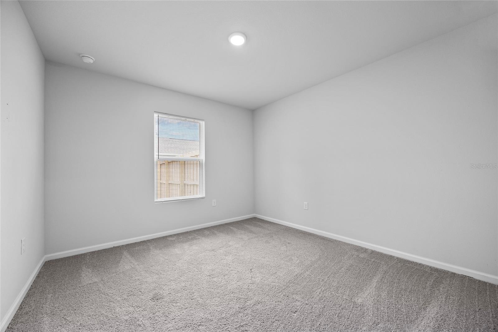 LAUREL POINTE - Residential