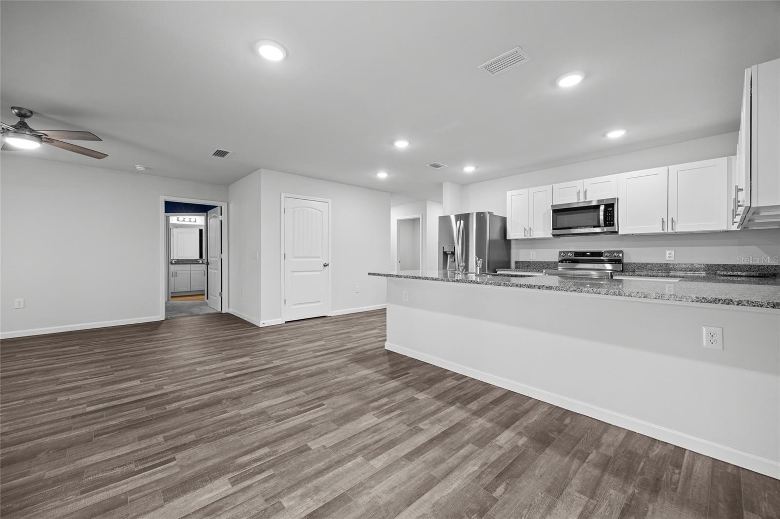 LAUREL POINTE - Residential