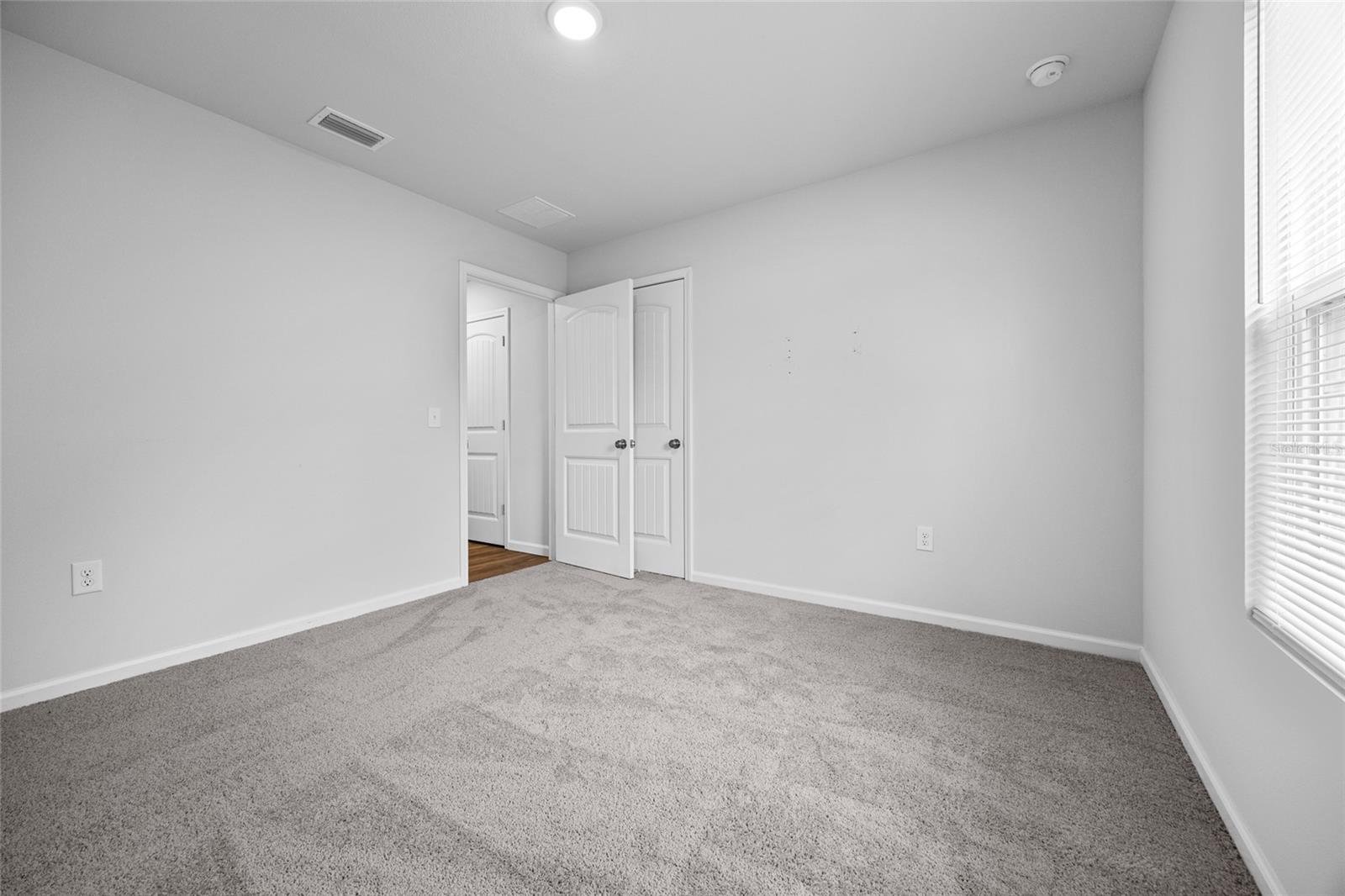 LAUREL POINTE - Residential