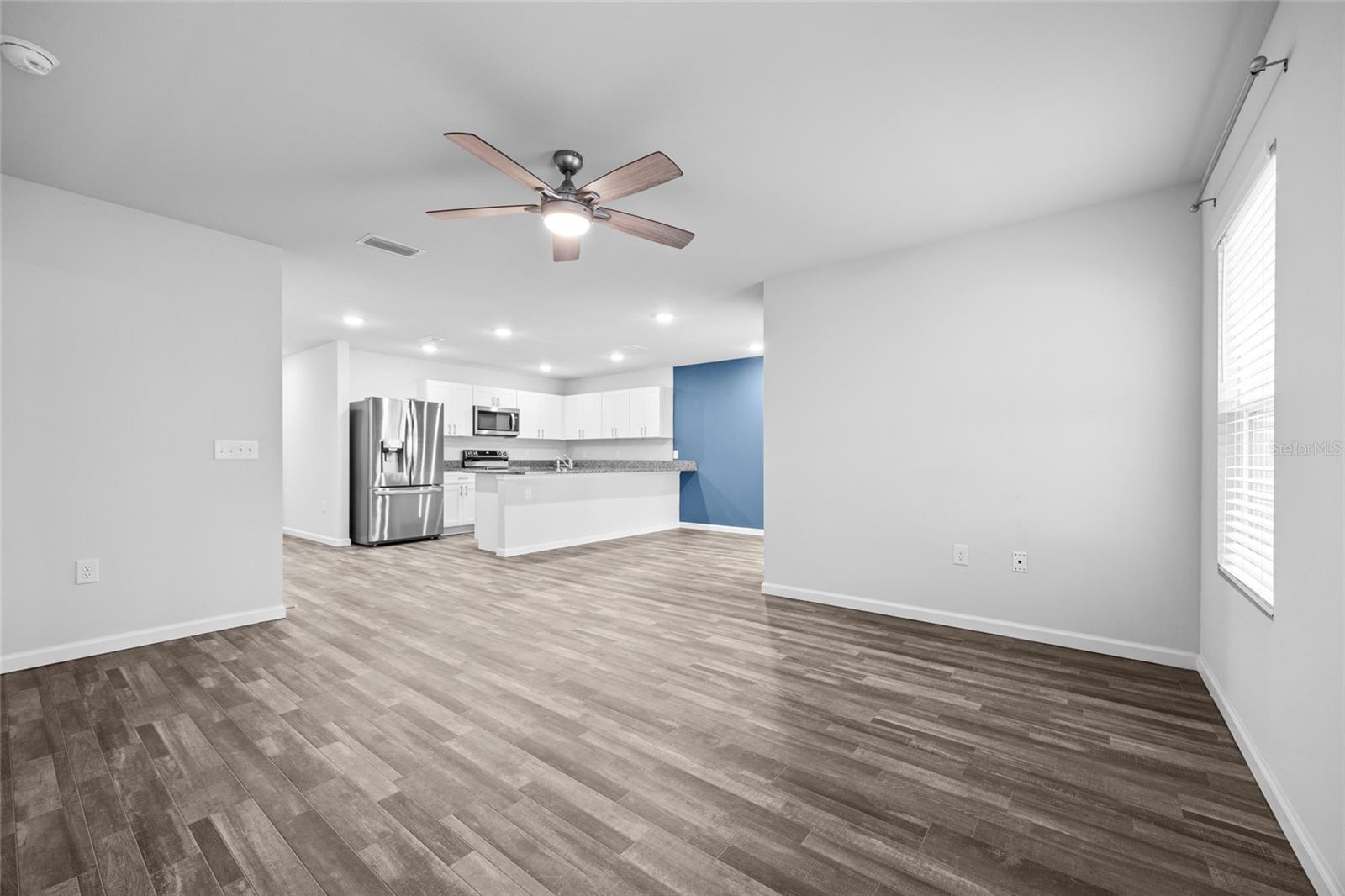 LAUREL POINTE - Residential