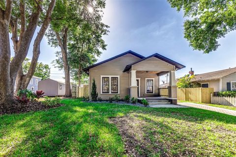 Photo of 737 Johnson Avenue, Lakeland, FL 33801 (MLS # L4952529)