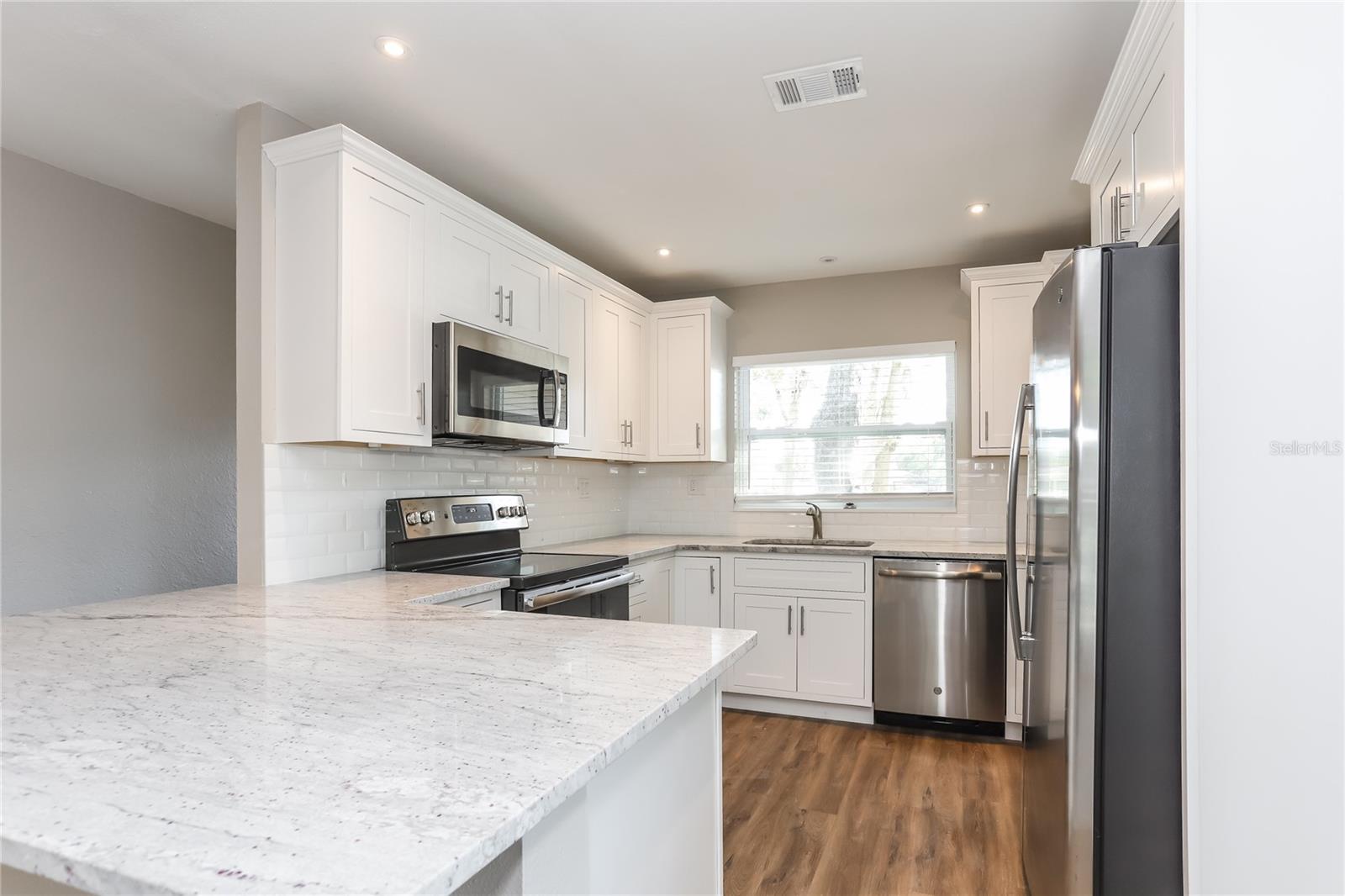 LAKEWOOD ESTATES SEC B - Residential Lease