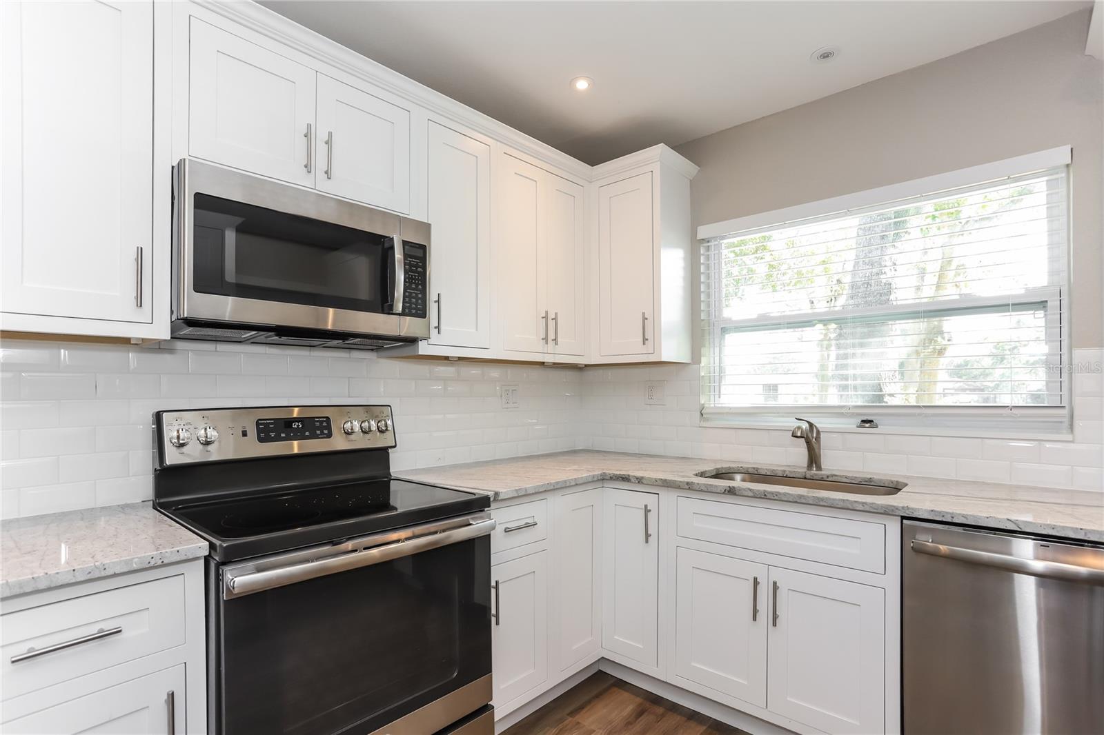 LAKEWOOD ESTATES SEC B - Residential Lease