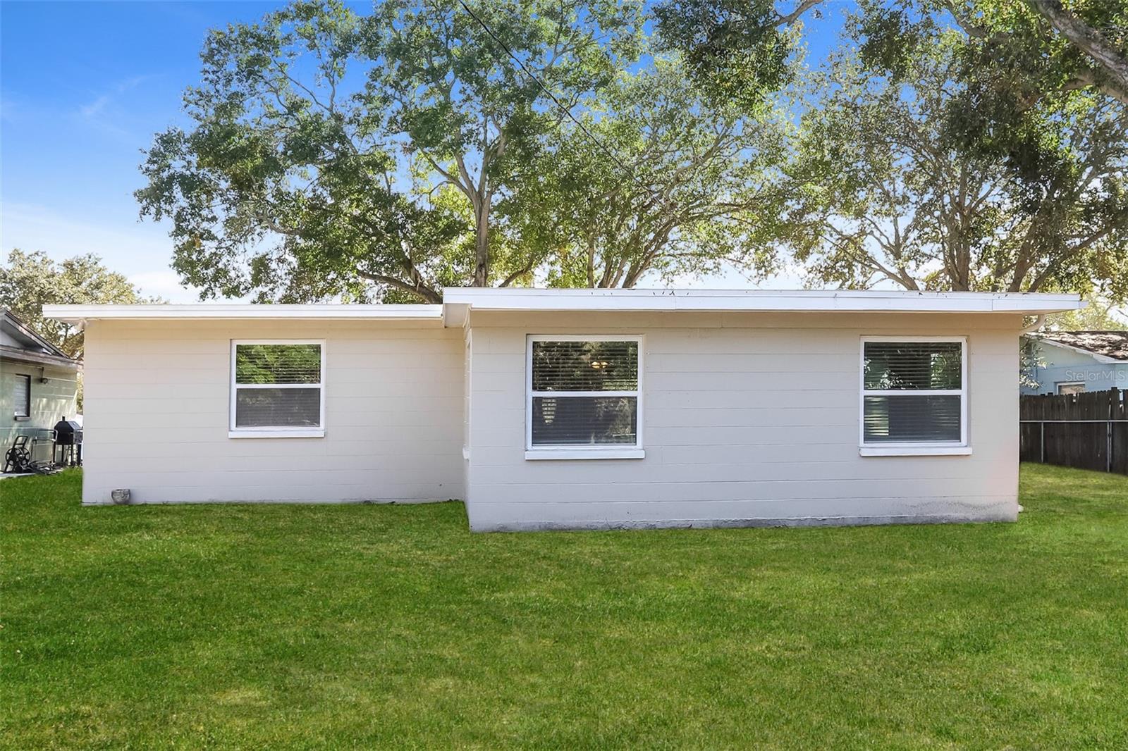 LAKEWOOD ESTATES SEC B - Residential Lease