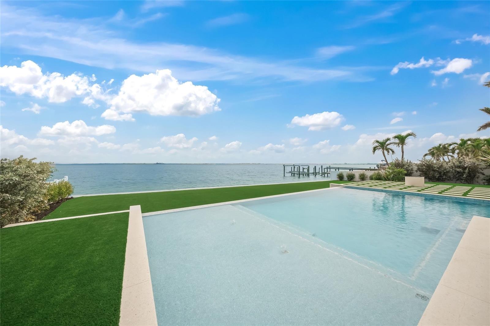 KEY ROYALE - Residential