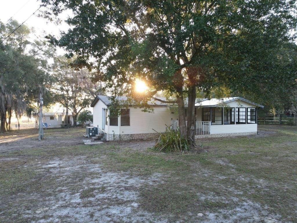 Photo of 11821 SE 123rd Avenue, Ocklawaha, FL 32179 (MLS # OM714604)