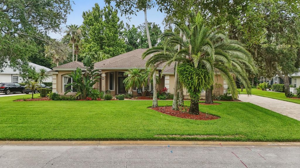 Photo of 33 Coquina Ridge Way, Ormond Beach, FL 32174 (MLS # V4943126)
