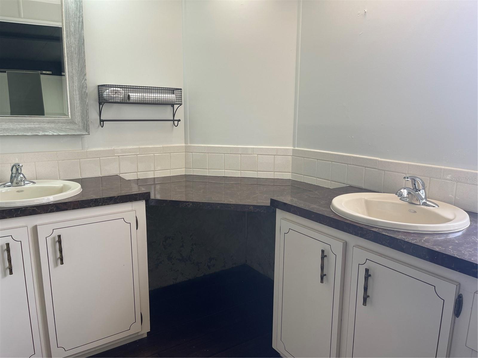 CONTINENTAL COUNTRY CLUB - Residential