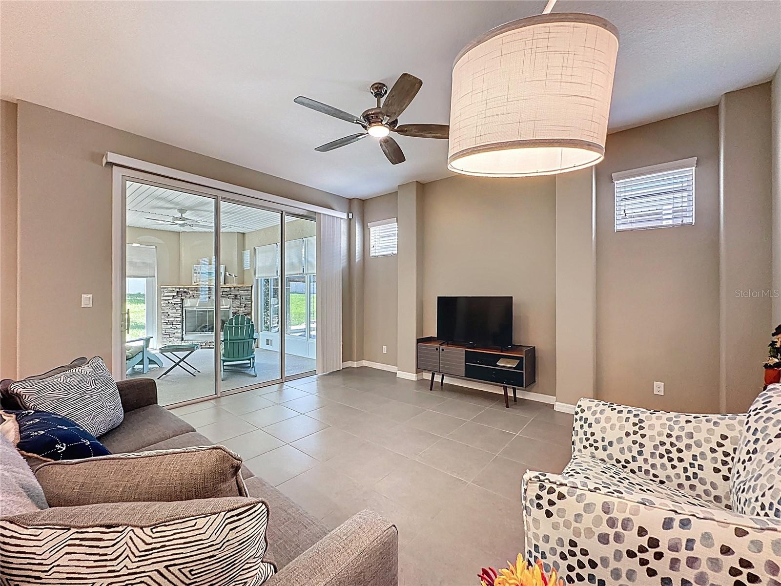 CASCADES/GROVELAND PH 4-1 - Residential