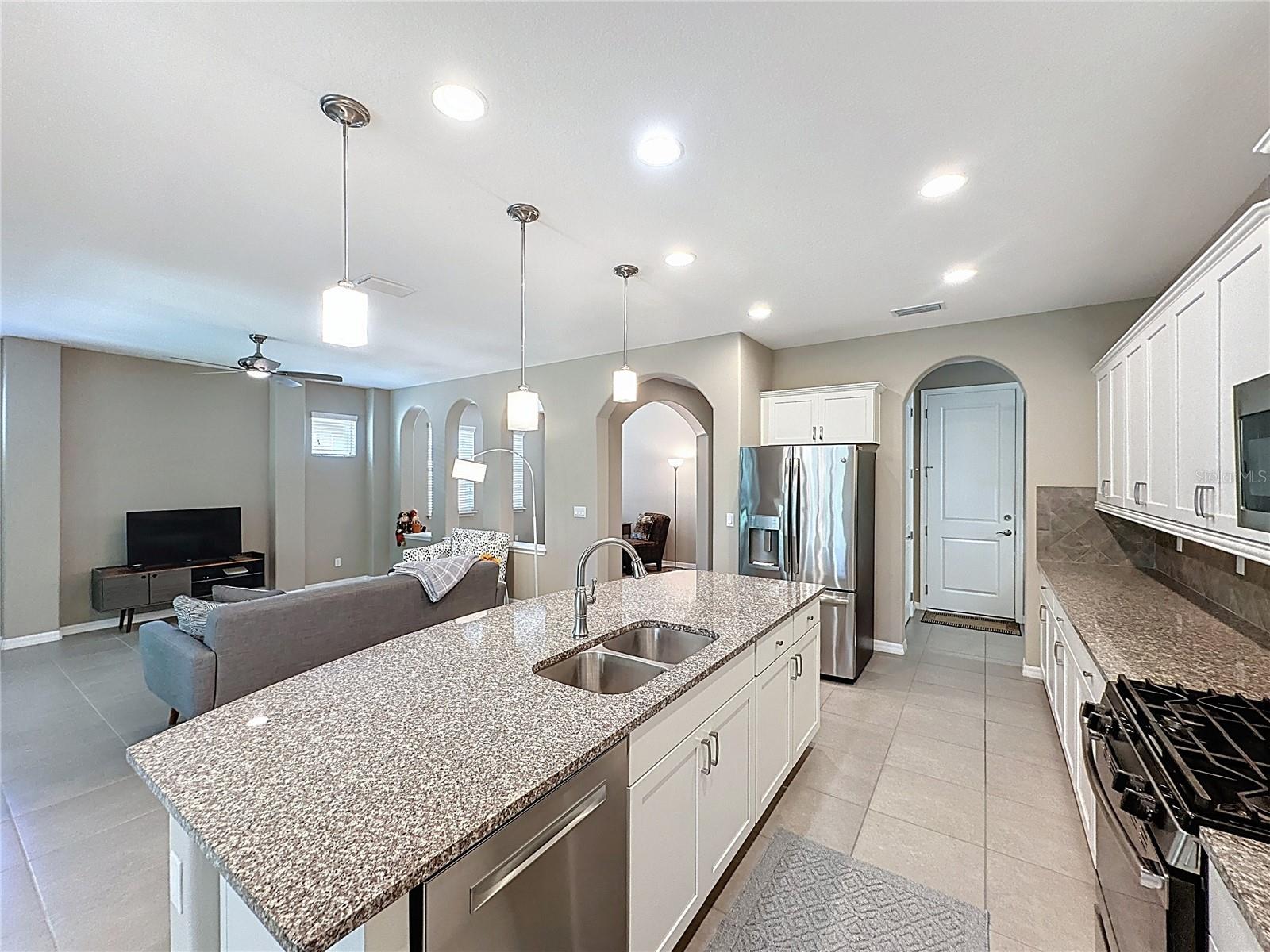 CASCADES/GROVELAND PH 4-1 - Residential