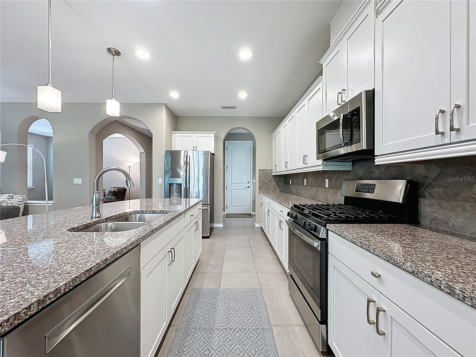 CASCADES/GROVELAND PH 4-1 - Residential