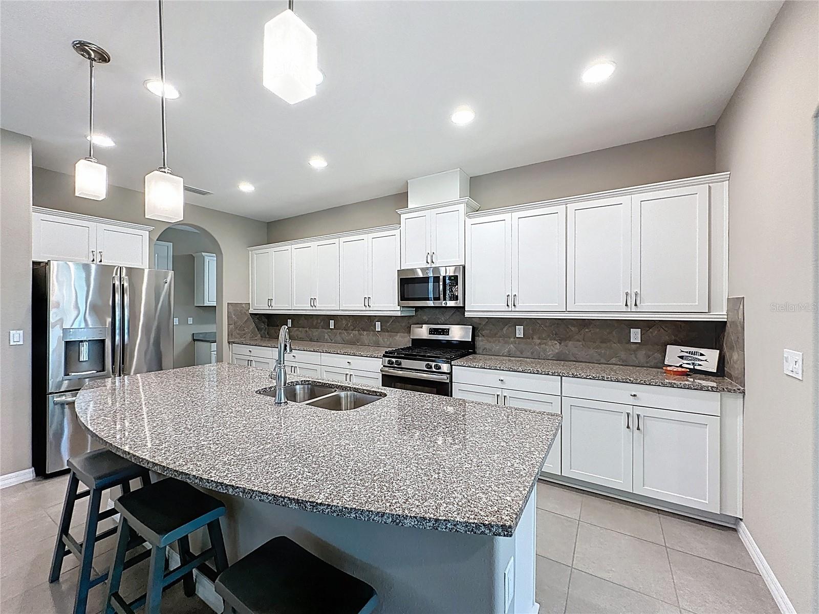 CASCADES/GROVELAND PH 4-1 - Residential