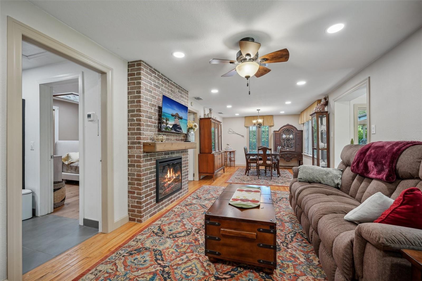 UNIVERSITY HEIGHTS - Residential Income