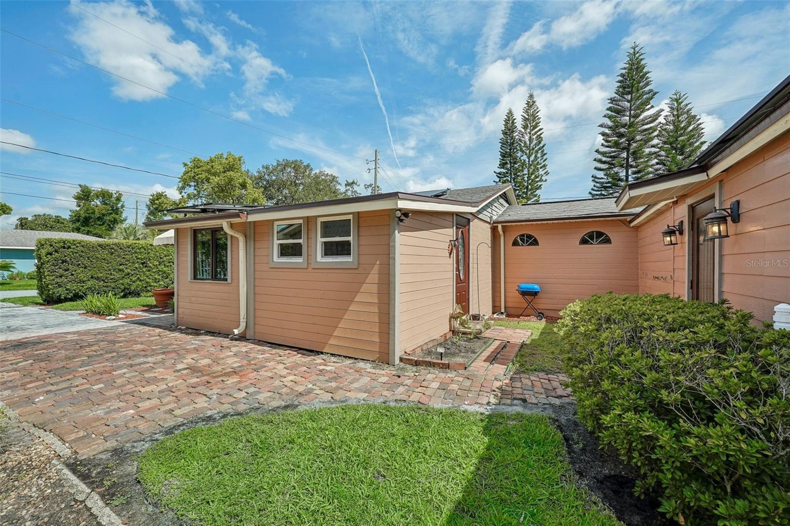 UNIVERSITY HEIGHTS - Residential Income