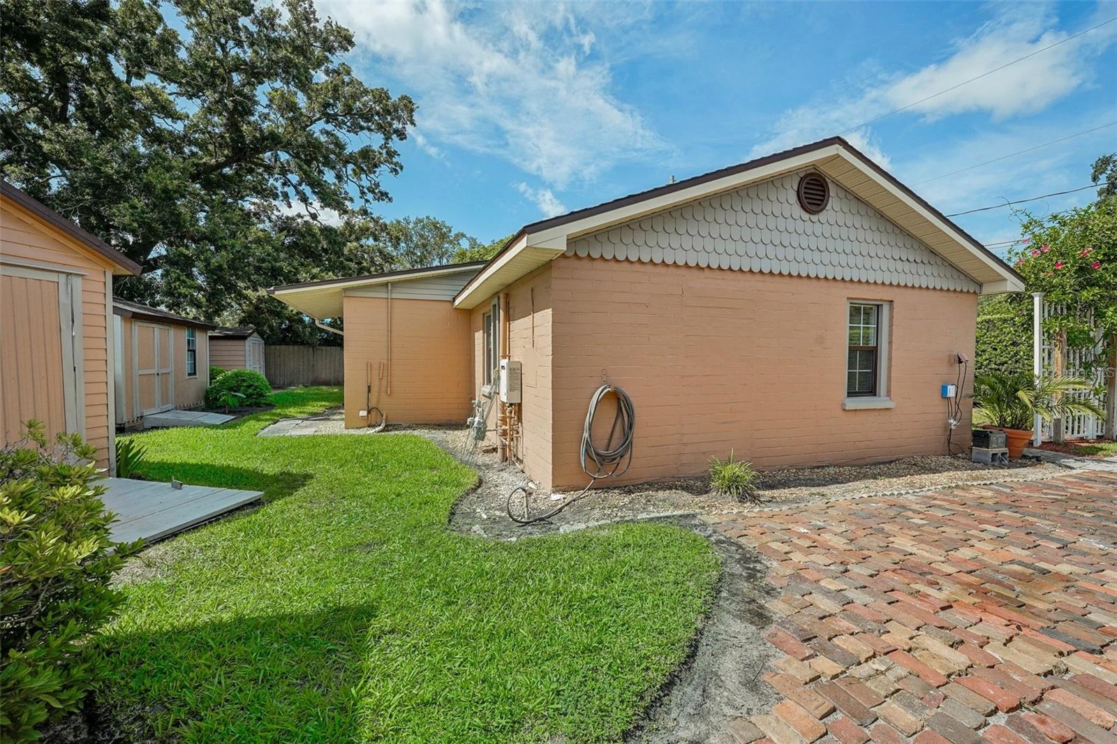 UNIVERSITY HEIGHTS - Residential Income