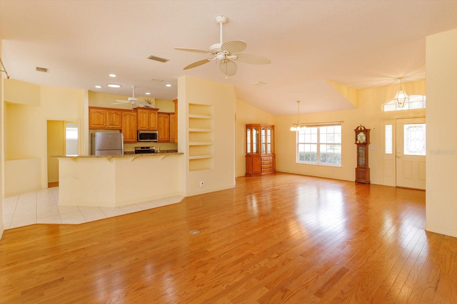 TAVARES ROYAL HARBOR PH 02 LT 179 - Residential