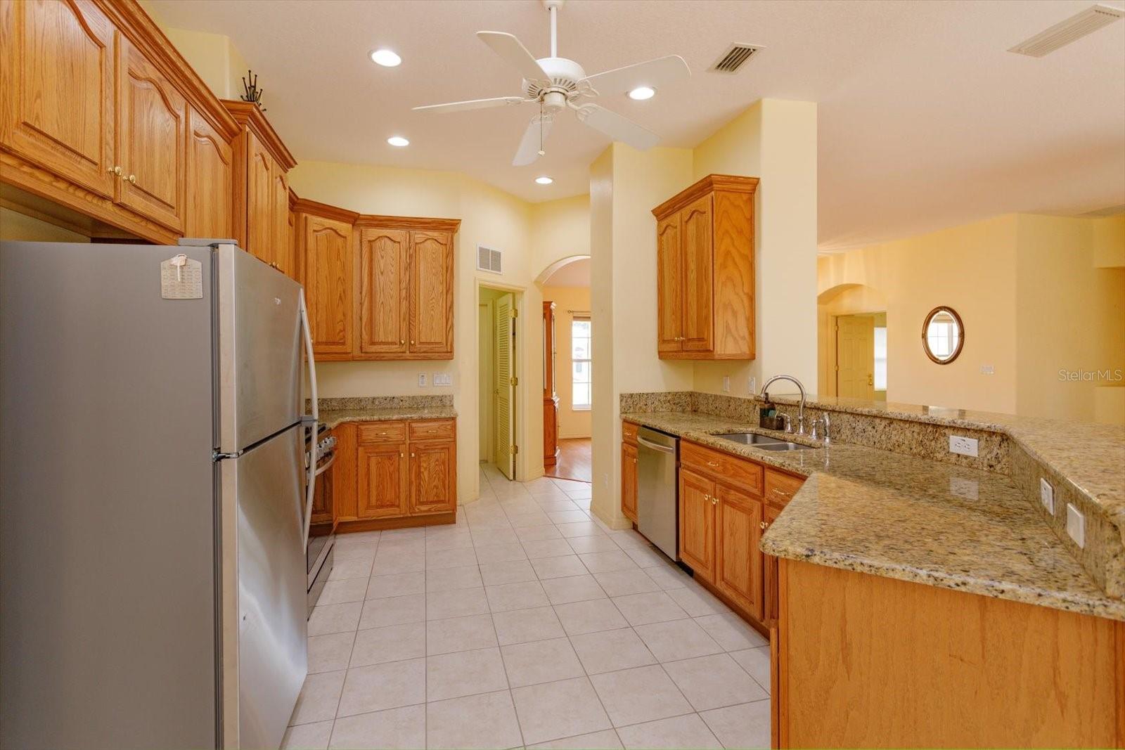 TAVARES ROYAL HARBOR PH 02 LT 179 - Residential