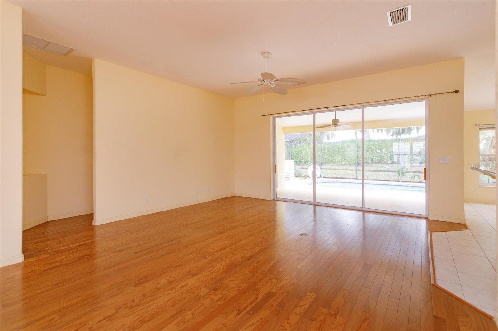 TAVARES ROYAL HARBOR PH 02 LT 179 - Residential