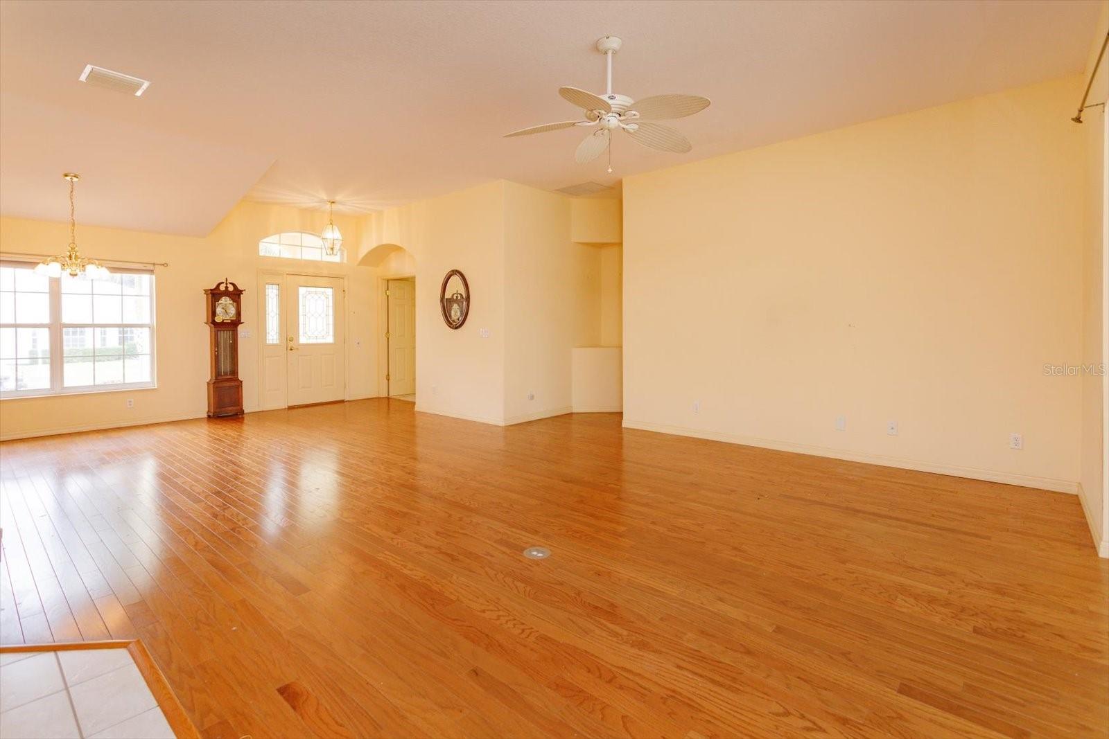 TAVARES ROYAL HARBOR PH 02 LT 179 - Residential
