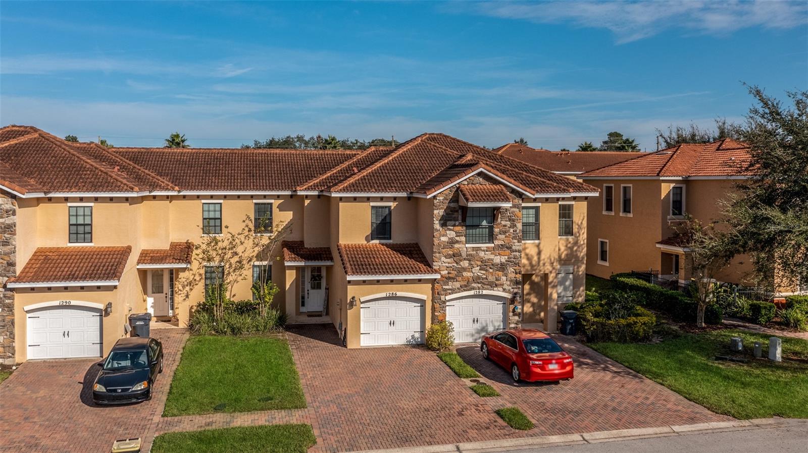 1286 CLOVE DRIVE