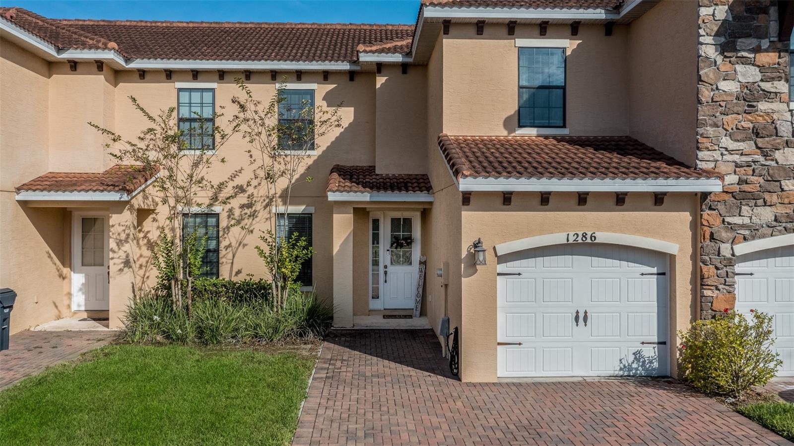 1286 CLOVE DRIVE
