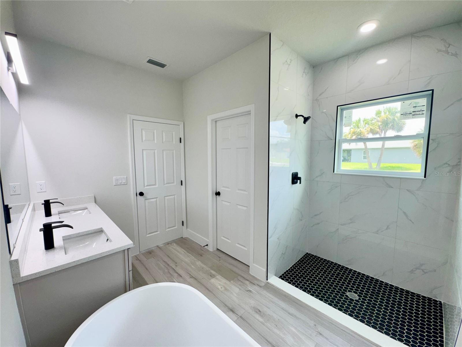 SUN N LAKE EST OF SEBRING UNIT 16 - Residential