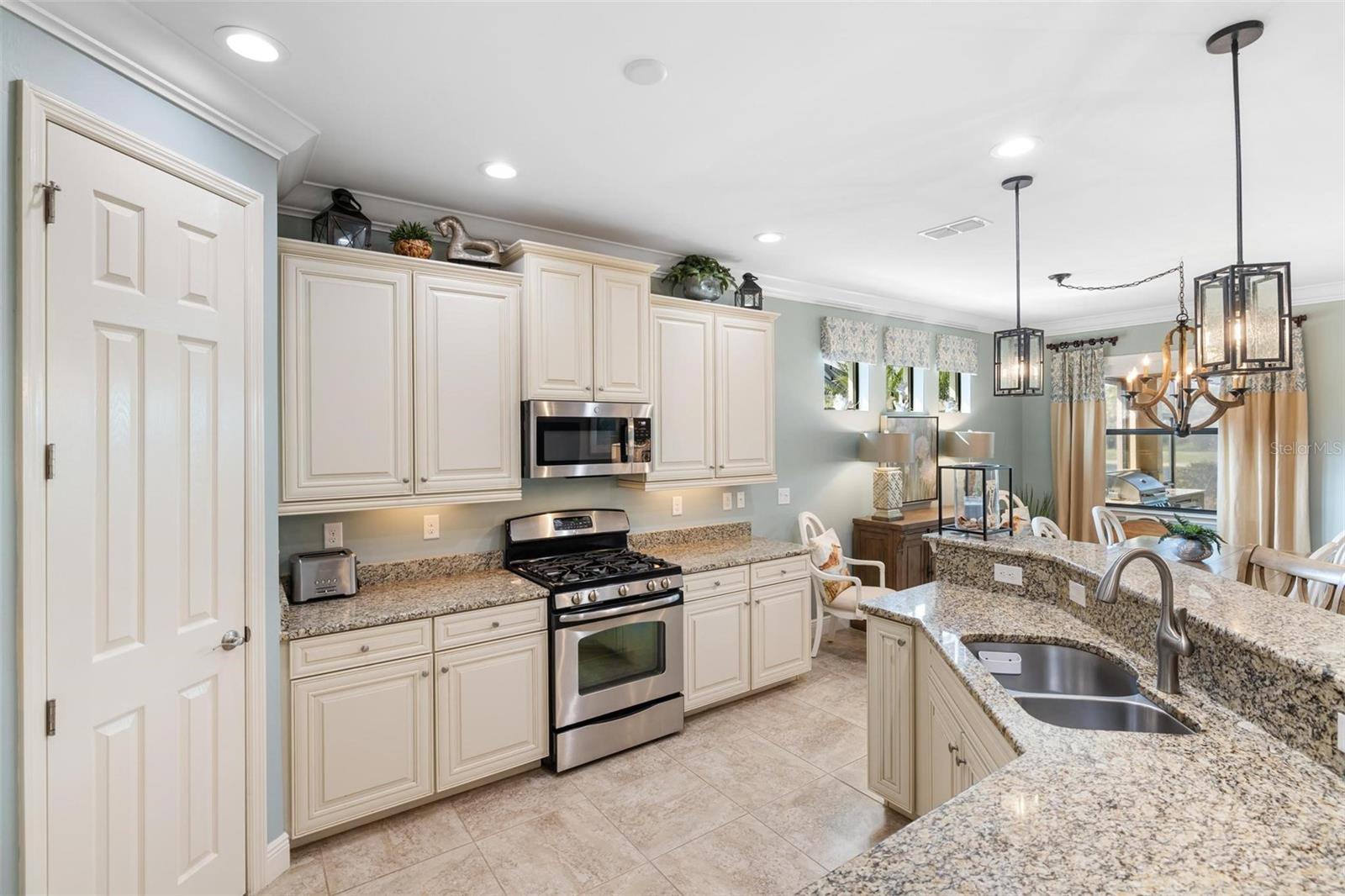 WILLOW CHASE - Residential