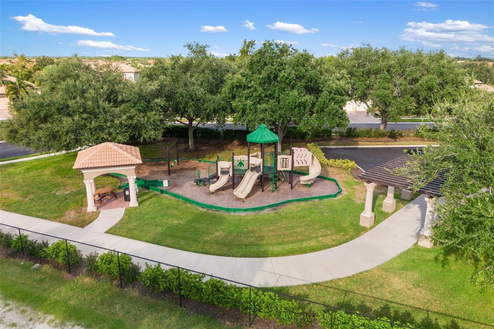 WILLOW CHASE - Residential