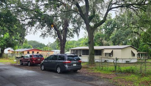 A home in LAKELAND