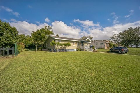 A home in LAKELAND