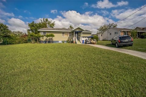 A home in LAKELAND