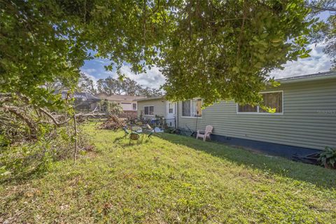 A home in LAKELAND