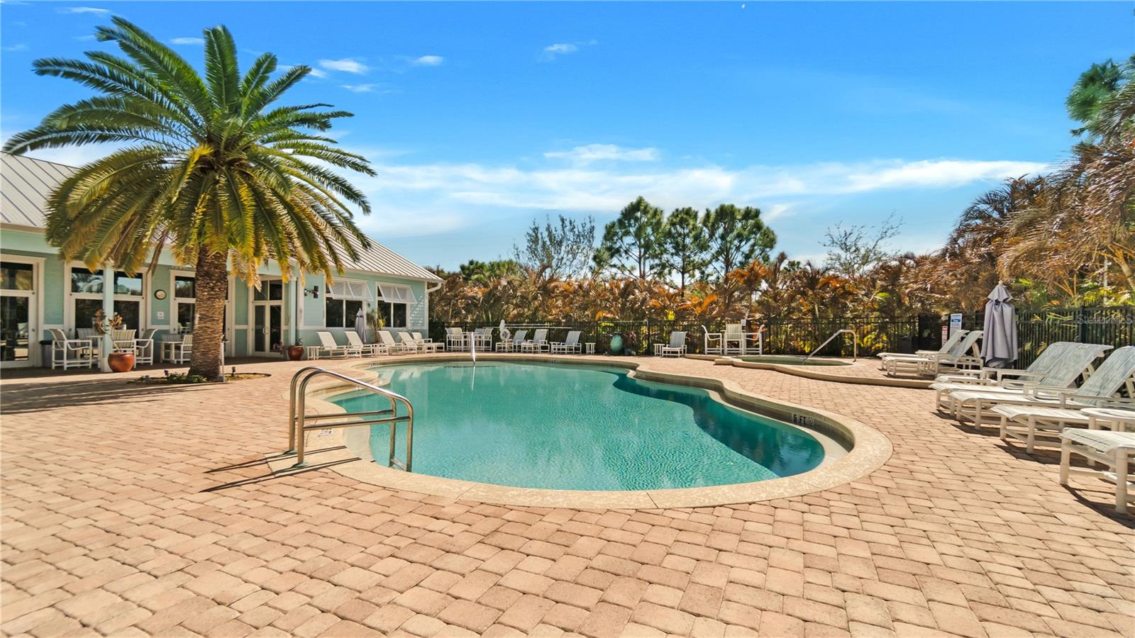 CAPE CROSSING - Residential