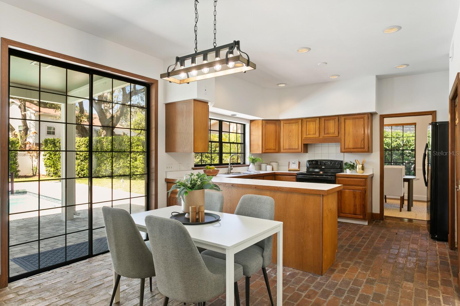 FRANCES ARBOR VILLAS - Residential