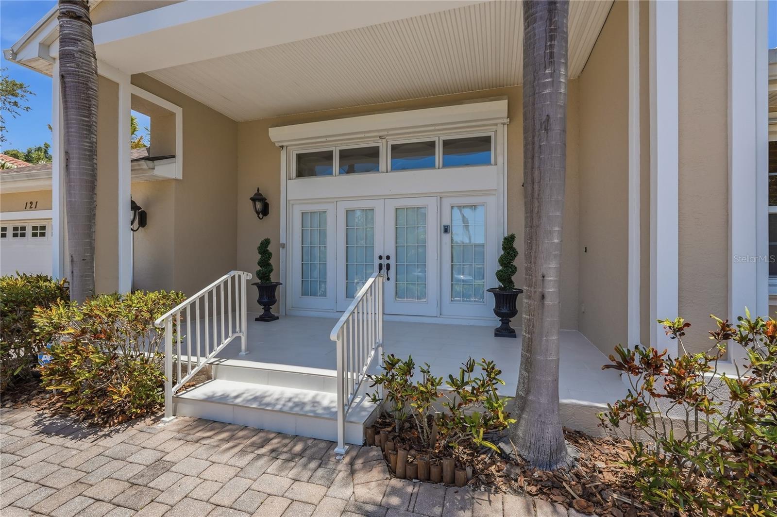 121 HARBOR VIEW LANE