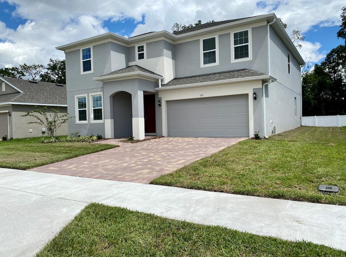924 AVENAL LANE