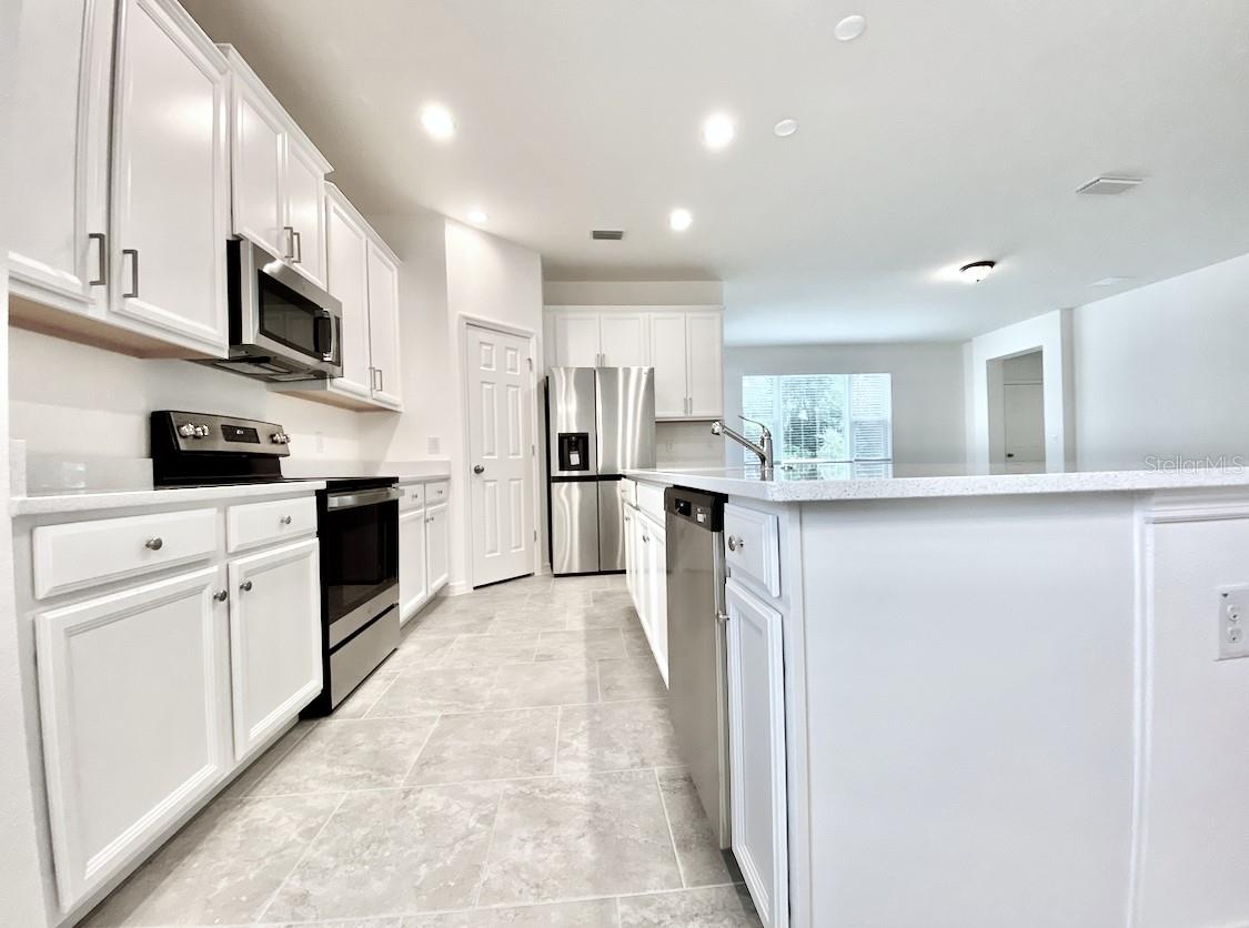 924 AVENAL LANE