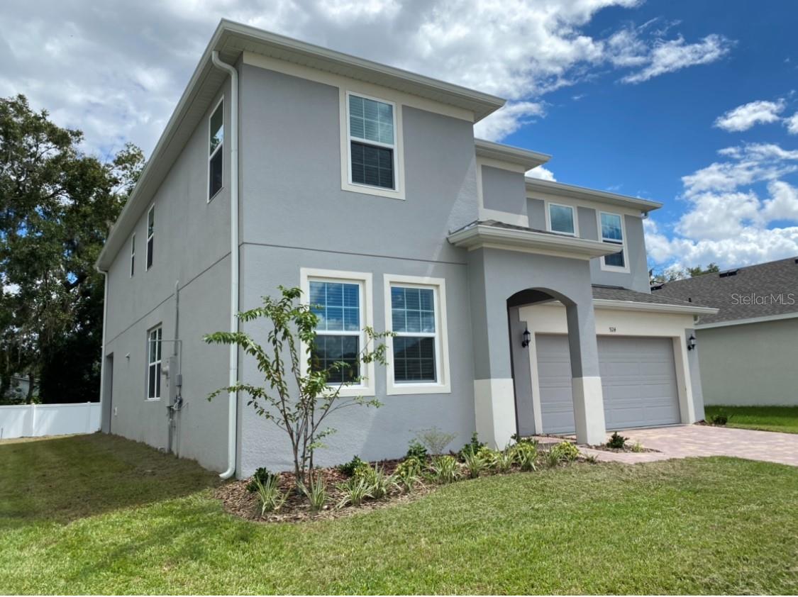 924 AVENAL LANE