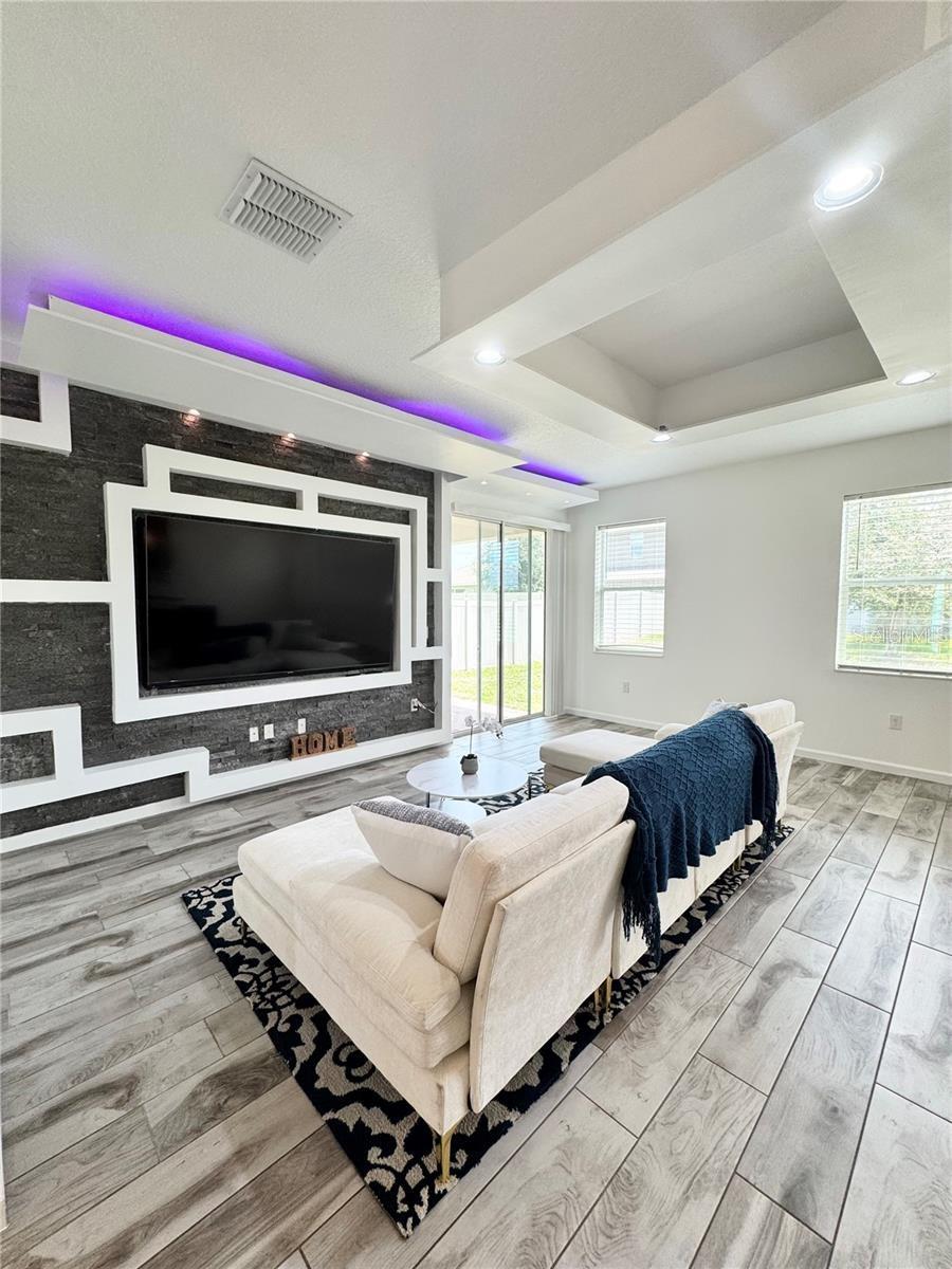 TRINITY RDG - Residential