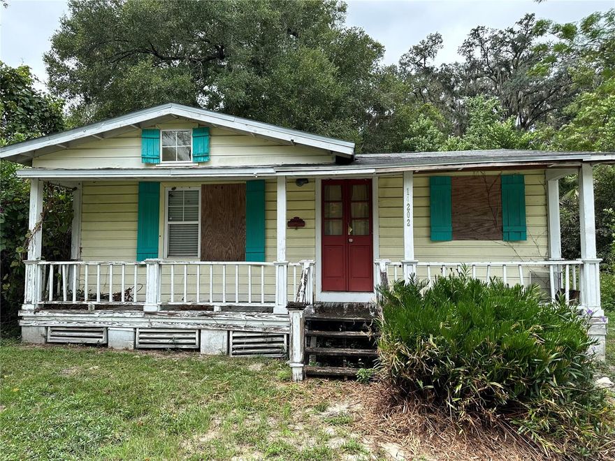 INVESTOR OPPORTUNITY!! Located just one block from historic downtown Alachua, this 2-bedroom, 1-bath home on a 0.25-acre lot is zoned Office Residential (OR), allowing for flexible use as a residence, office, or mixed-use space (with city approval). The home needs renovation, offering a unique opportunity to customize or reimagine it to fit your vision.
Enjoy a prime downtown location surrounded by shops, restaurants, and local businesses — all within easy walking distance.