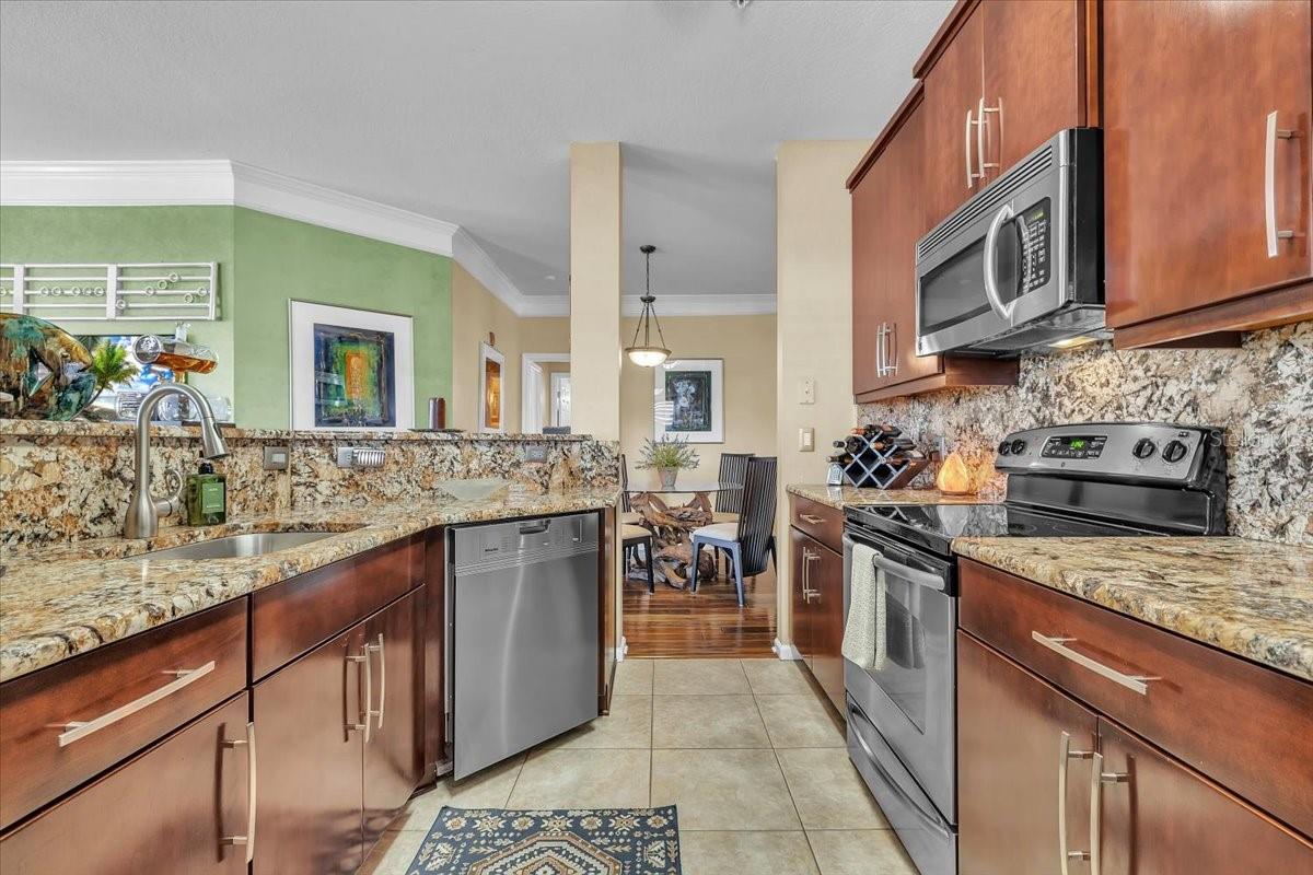 THE PALMS OF CORTEZ - Residential