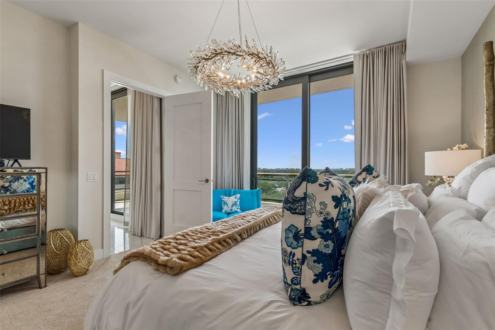 HYDE PARK HOUSE CONDOMINIUM - Residential