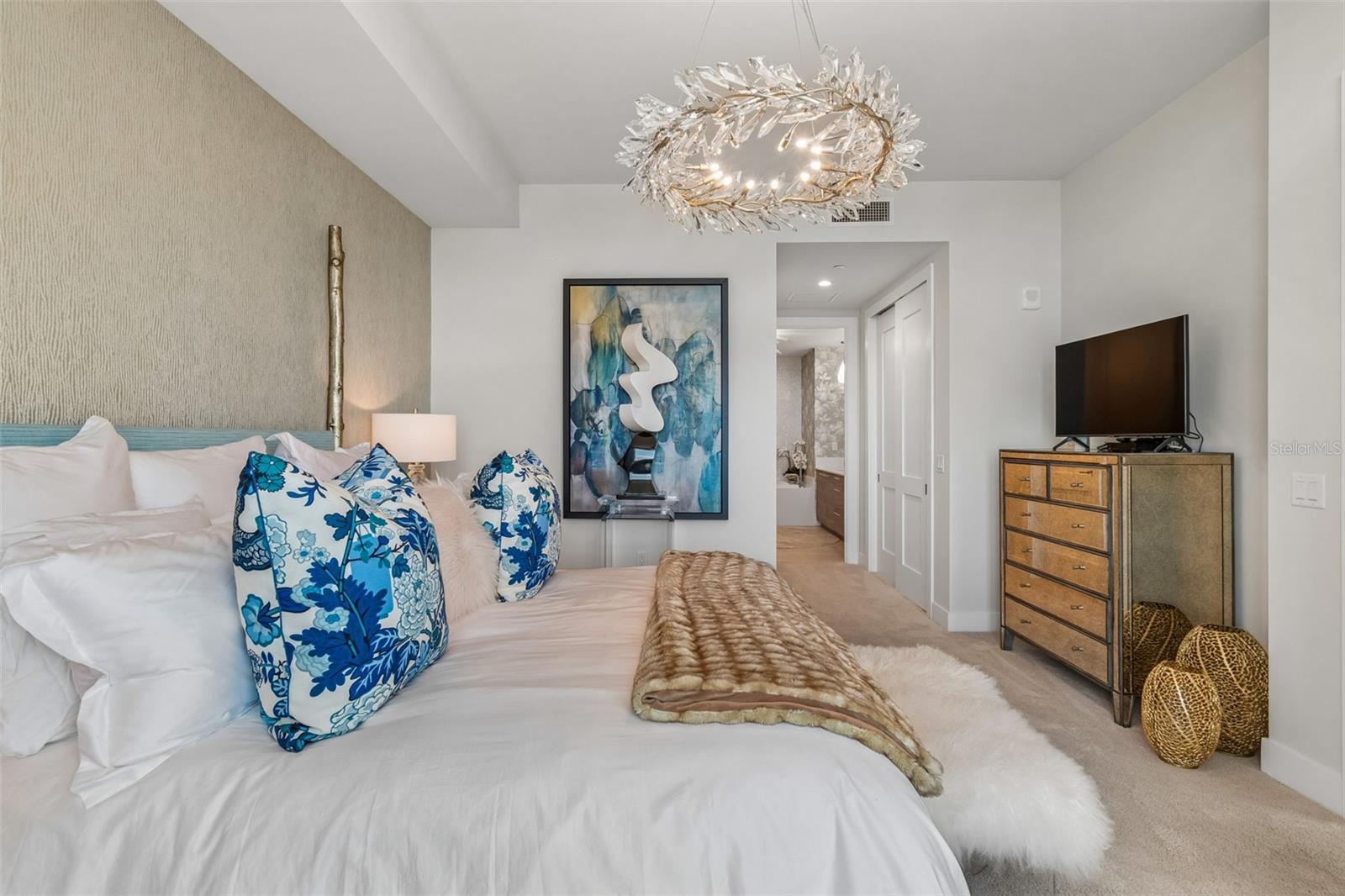 HYDE PARK HOUSE CONDOMINIUM - Residential