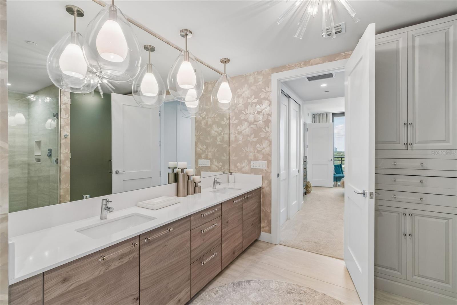 HYDE PARK HOUSE CONDOMINIUM - Residential