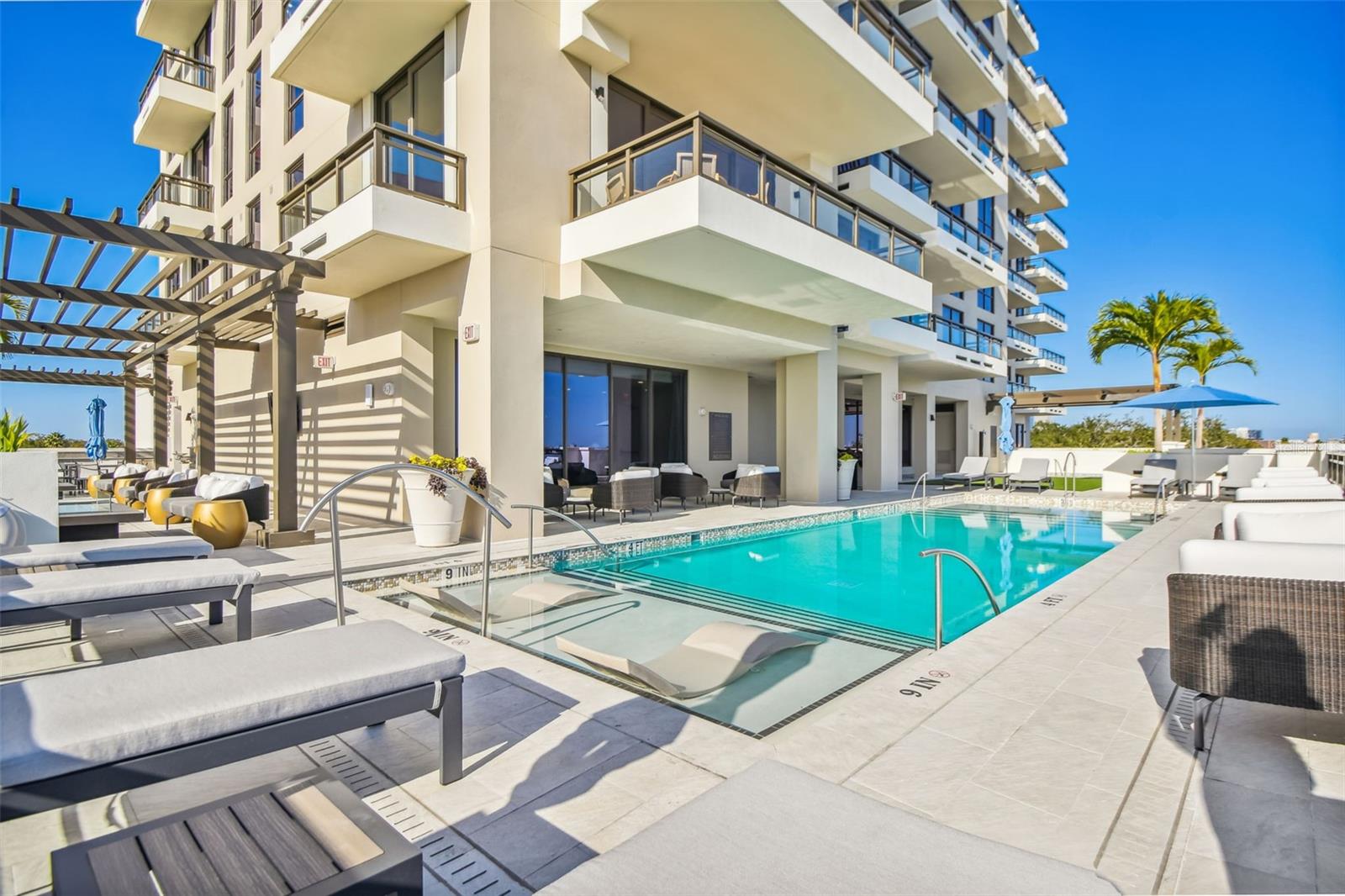 HYDE PARK HOUSE CONDOMINIUM - Residential