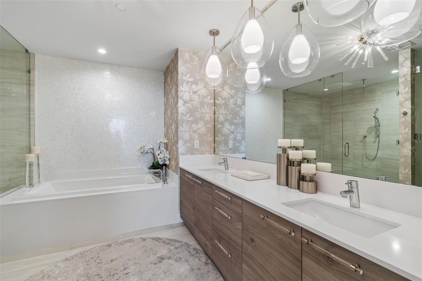 HYDE PARK HOUSE CONDOMINIUM - Residential