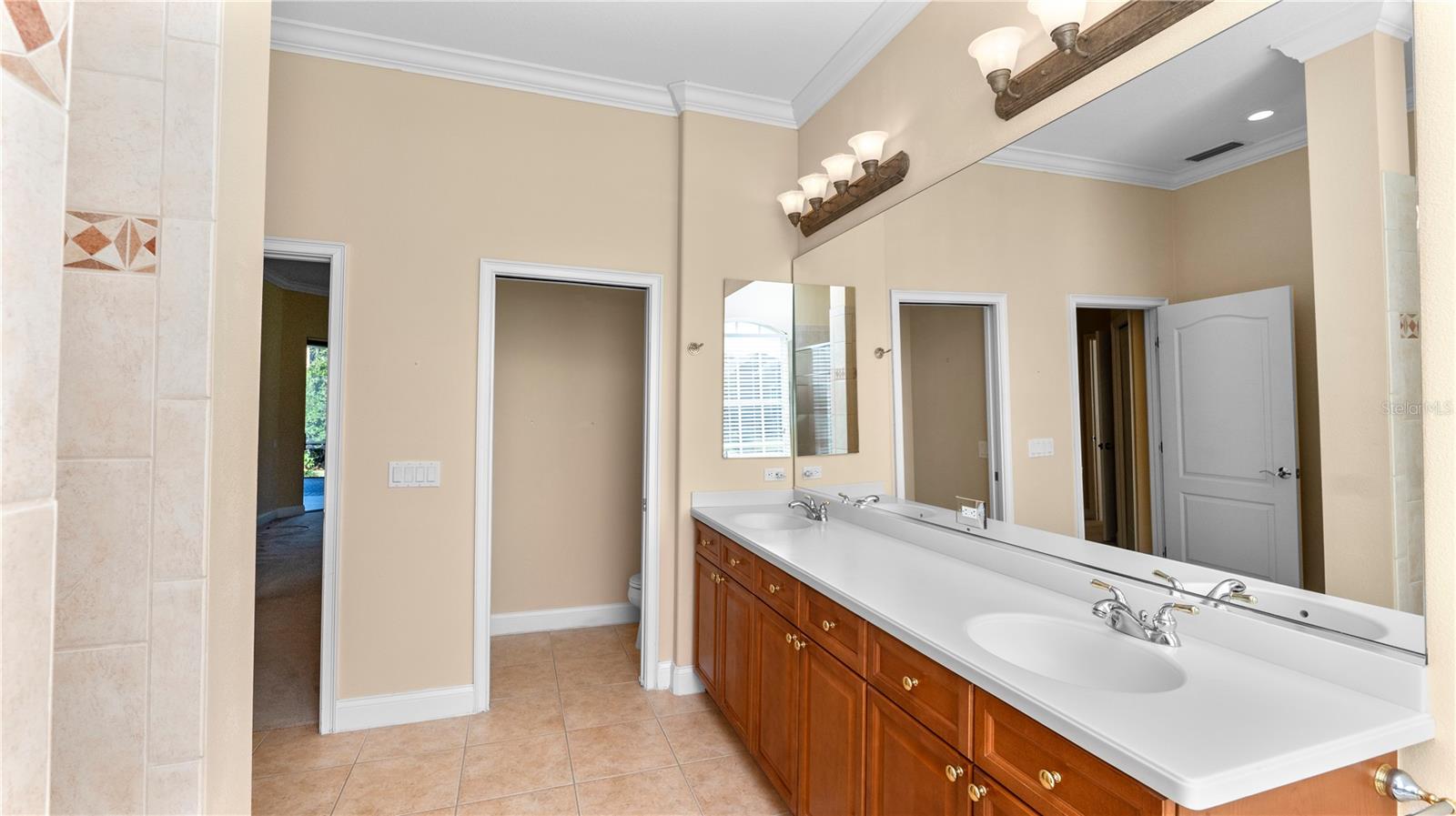 SUMMERGLEN - Residential