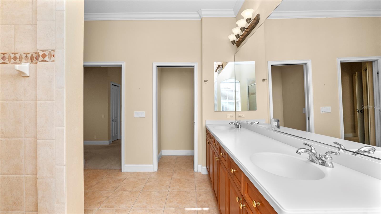 SUMMERGLEN - Residential