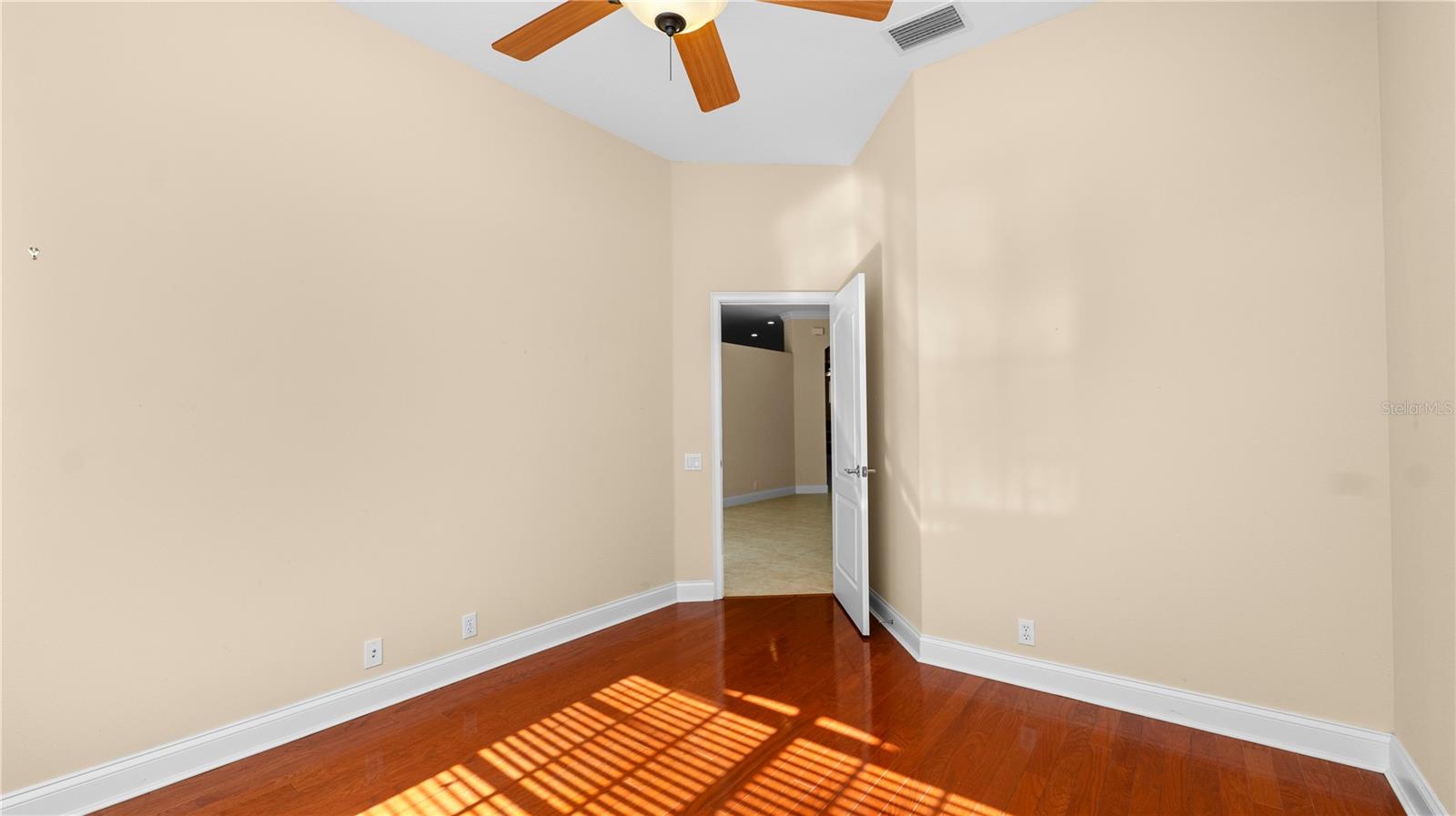 SUMMERGLEN - Residential