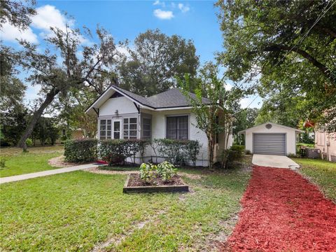 A home in DELAND